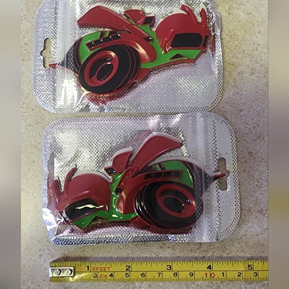 2 Scat pack bee badge emblems - Picture 7 of 9